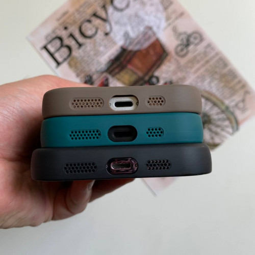Solid case for iPhone 13